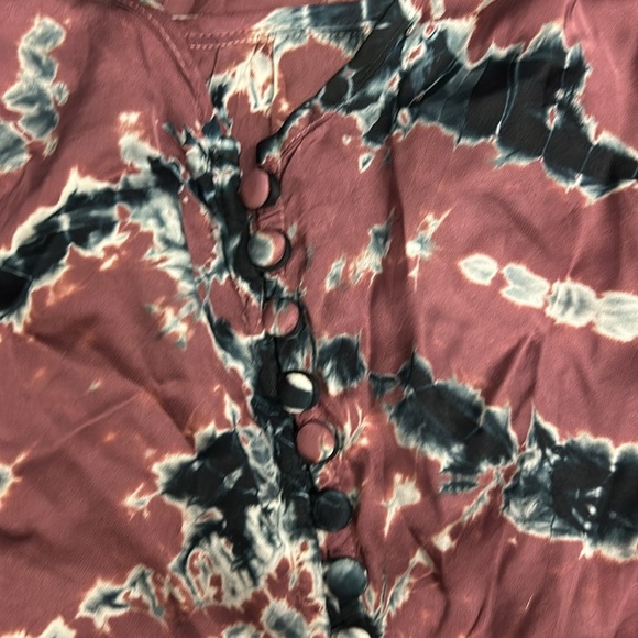 Young fabulous & broke Tie-Dye Sleeveless Top with buttons - Picture 3 of 5